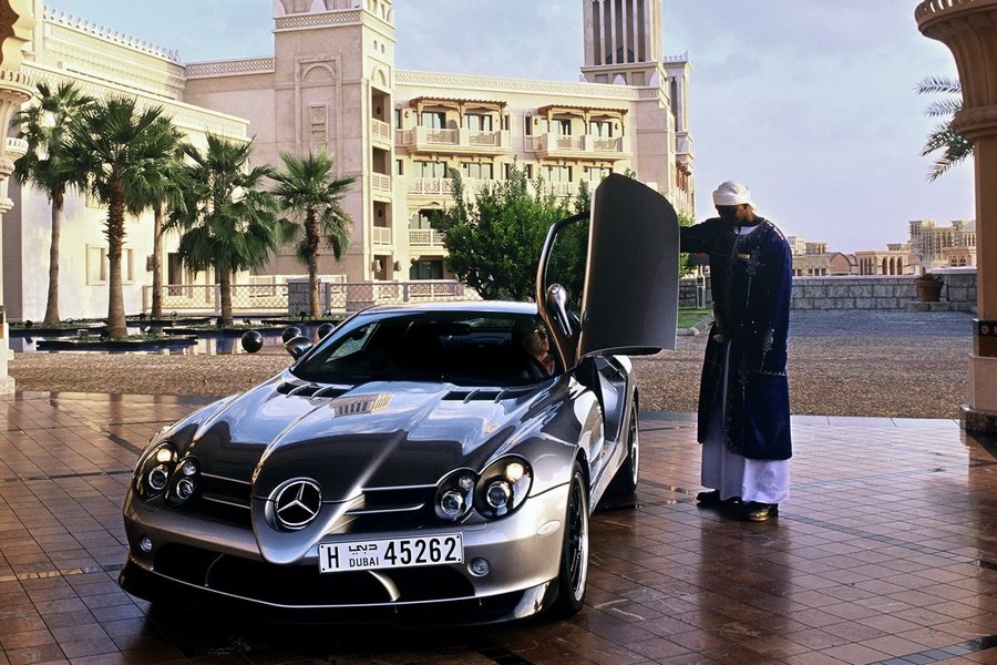 Benefits of Renting a Car in Deira